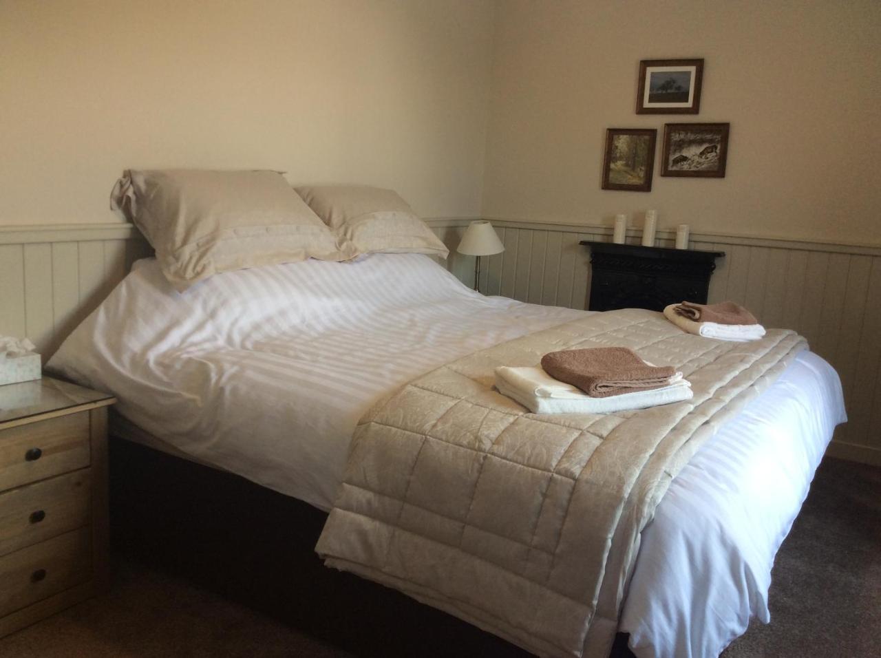 Crown And Anchor Bed & Breakfast Dundrennan ภายนอก รูปภาพ