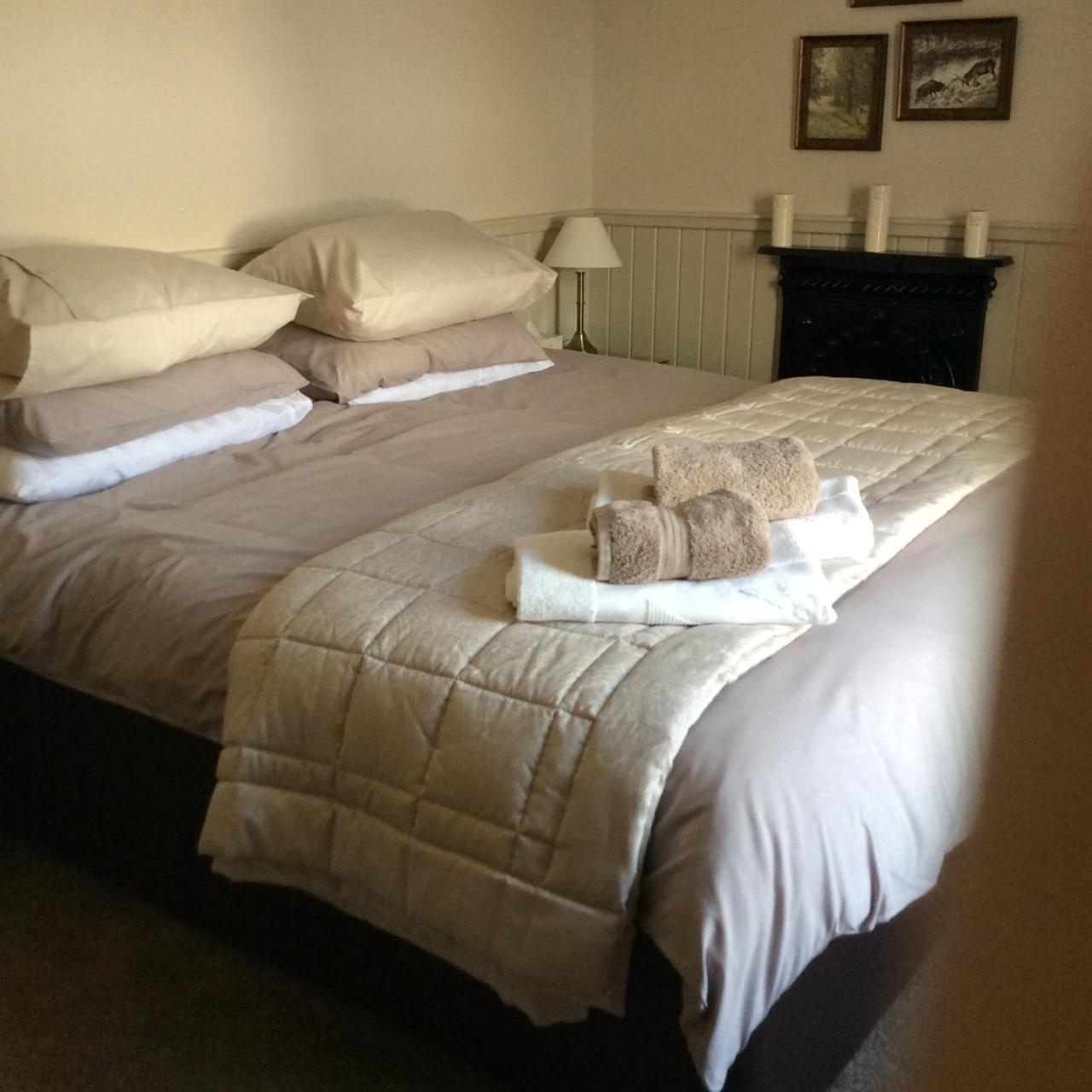 Crown And Anchor Bed & Breakfast Dundrennan ภายนอก รูปภาพ