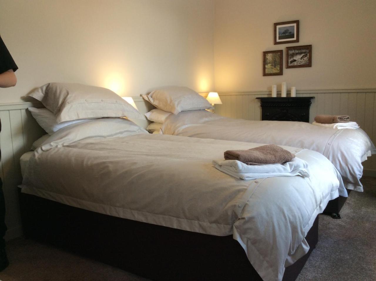 Crown And Anchor Bed & Breakfast Dundrennan ภายนอก รูปภาพ